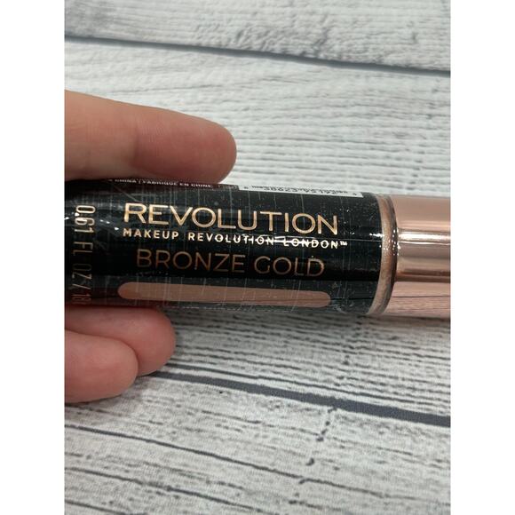 New Makeup Revolution Bronze Gold Coverage Full Liquid‎ Highlighter 0.61 fl oz - Picture 2 of 7